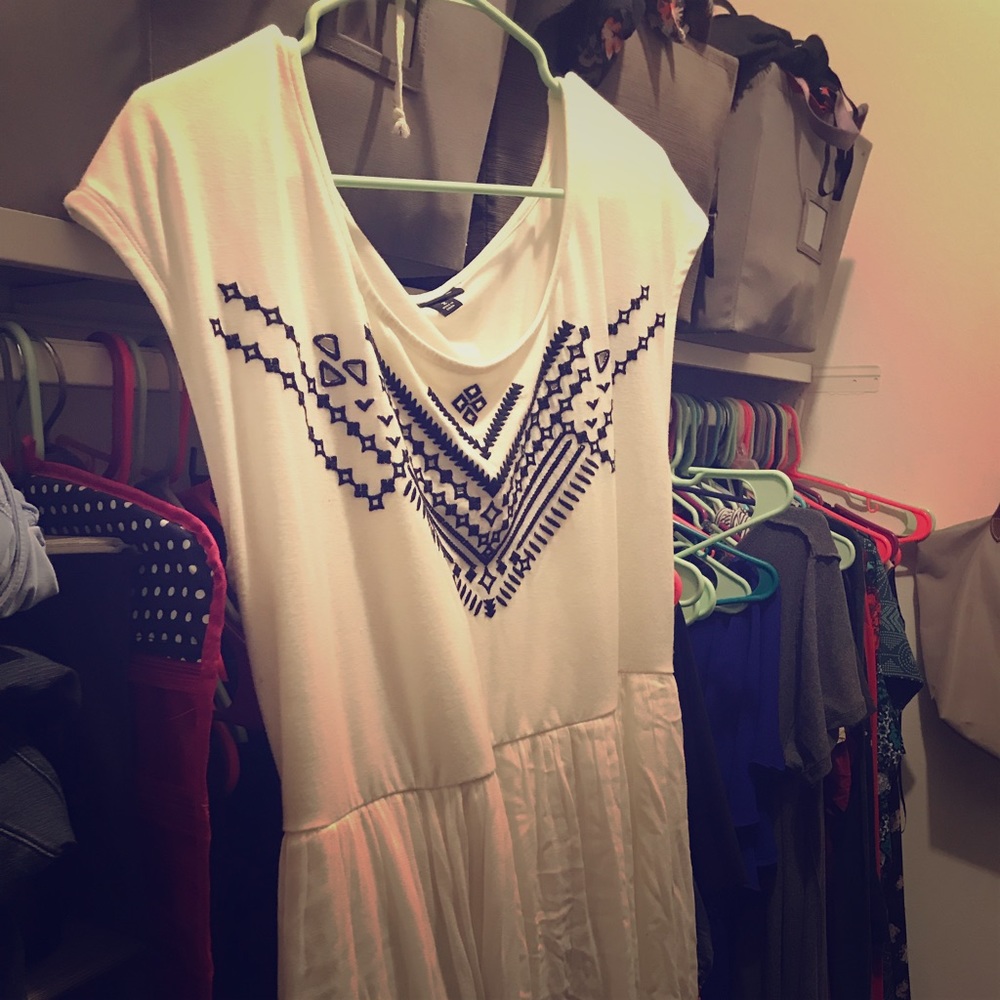 Torrid white and black dress size 2